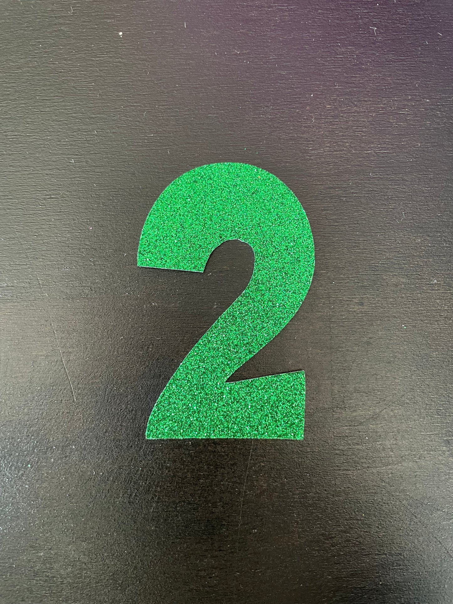 Zahl 2 für Geburtstagskrone in Grün, mit Glitzer-Effekt